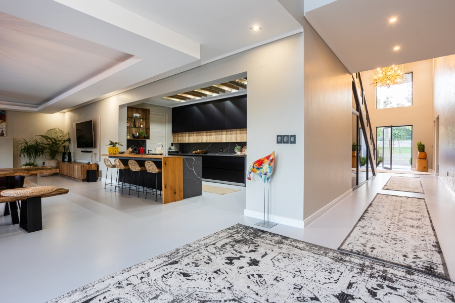 6 Bedroom Property for Sale in Winelands Western Cape